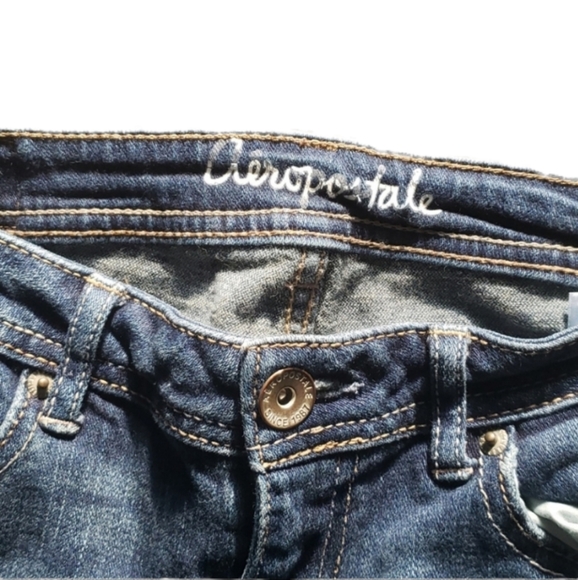 Aeropostale chelsea bootcut 2 short blue jeans - Picture 2 of 4